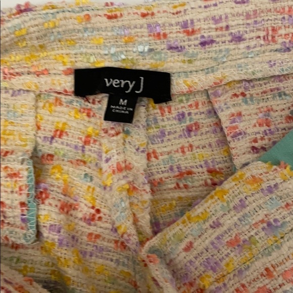 Very J knit shorts runs small. Size medium fits like a small retro look - Picture 5 of 5